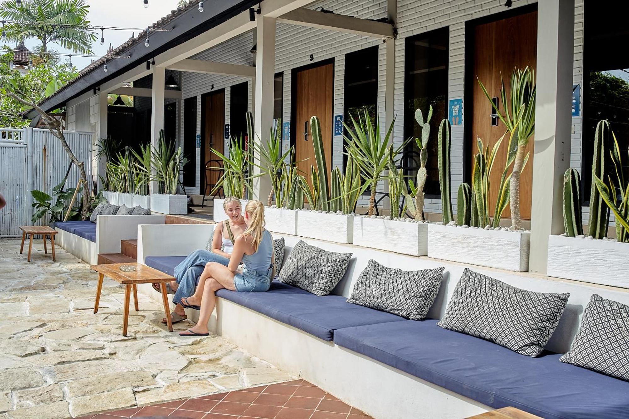 Lay Day Hostel Canggu ภายนอก รูปภาพ